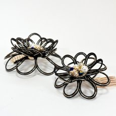 画像2: 7-8【水引の花】ダリア(黒)＋ゴールドワイヤーアクセサリ (2)