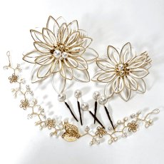 画像1: 7-10【水引の花】ダリア 剣先（白）＋ ゴールドワイヤーアクセサリ (1)